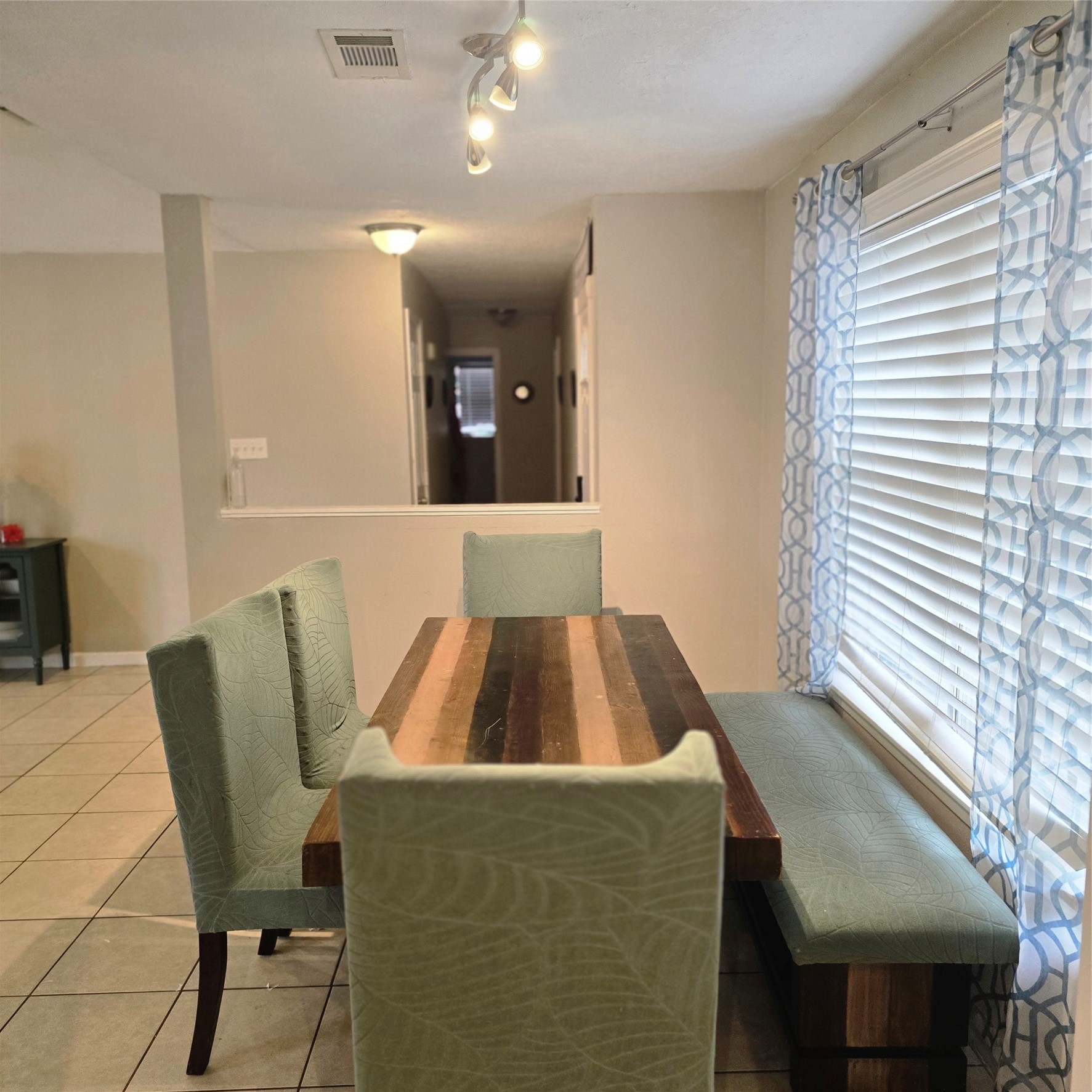 22527 Millgate Drive Spring, TX 77373 - Photo 4 of 30 a view of table and chair in room