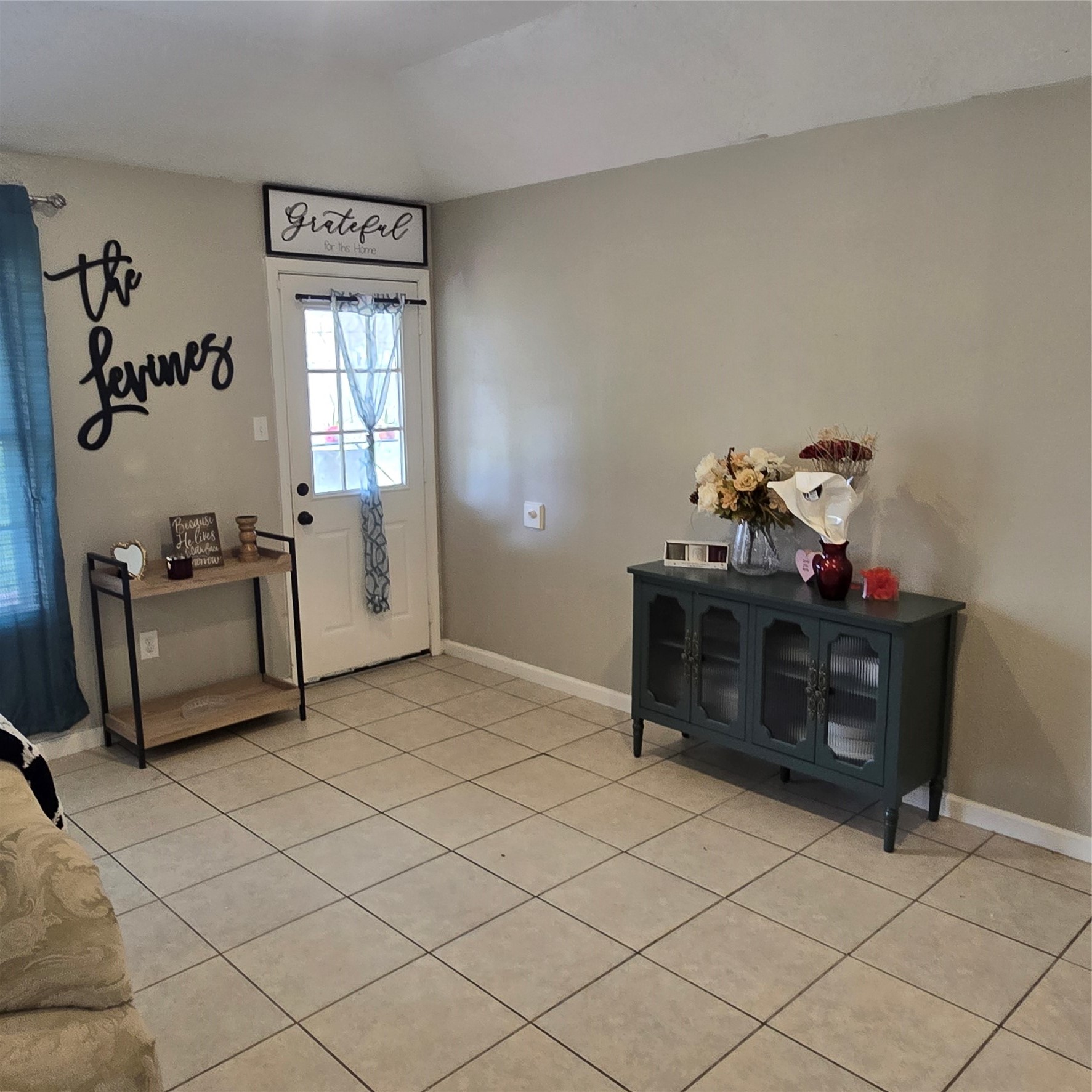 22527 Millgate Drive Spring, TX 77373 - Photo 10 of 30 a living room with furniture