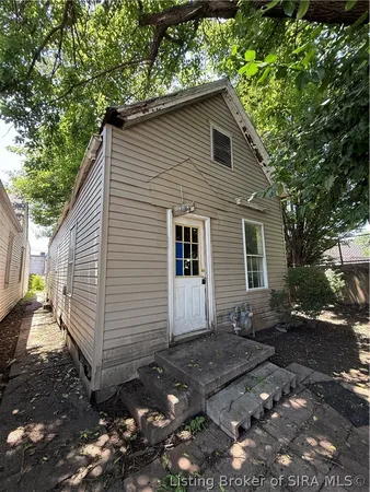 $90,000 | 327 Galt Street, New Albany, IN 47150