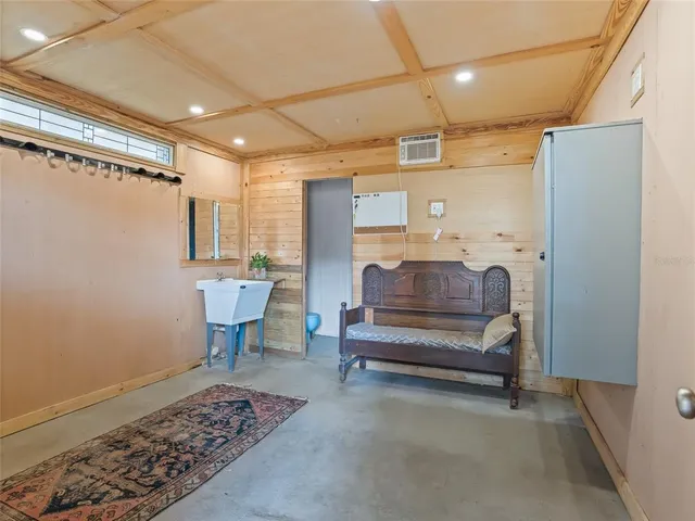 a view of livingroom with furniture