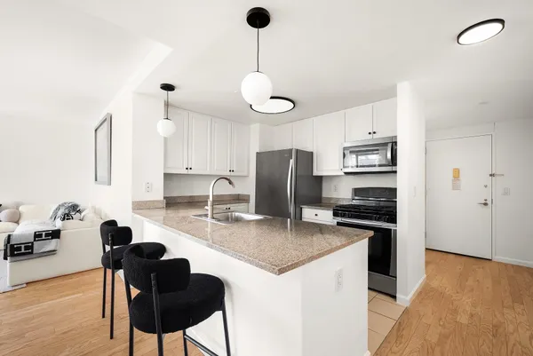 $1,289,000 | 425 Main Street, Unit 4E | Roosevelt Island