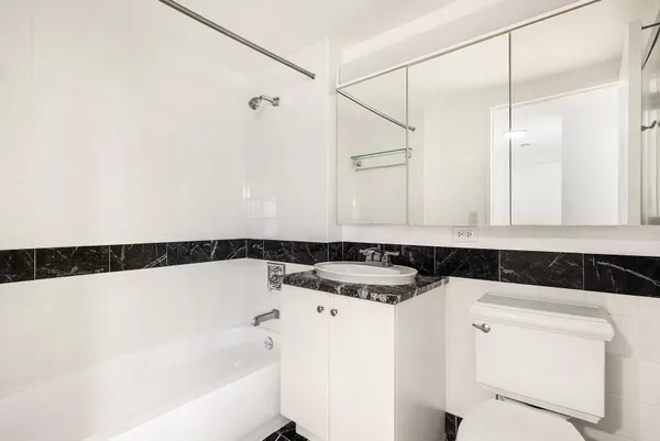 $1,289,000 | 425 Main Street, Unit 4E | Roosevelt Island