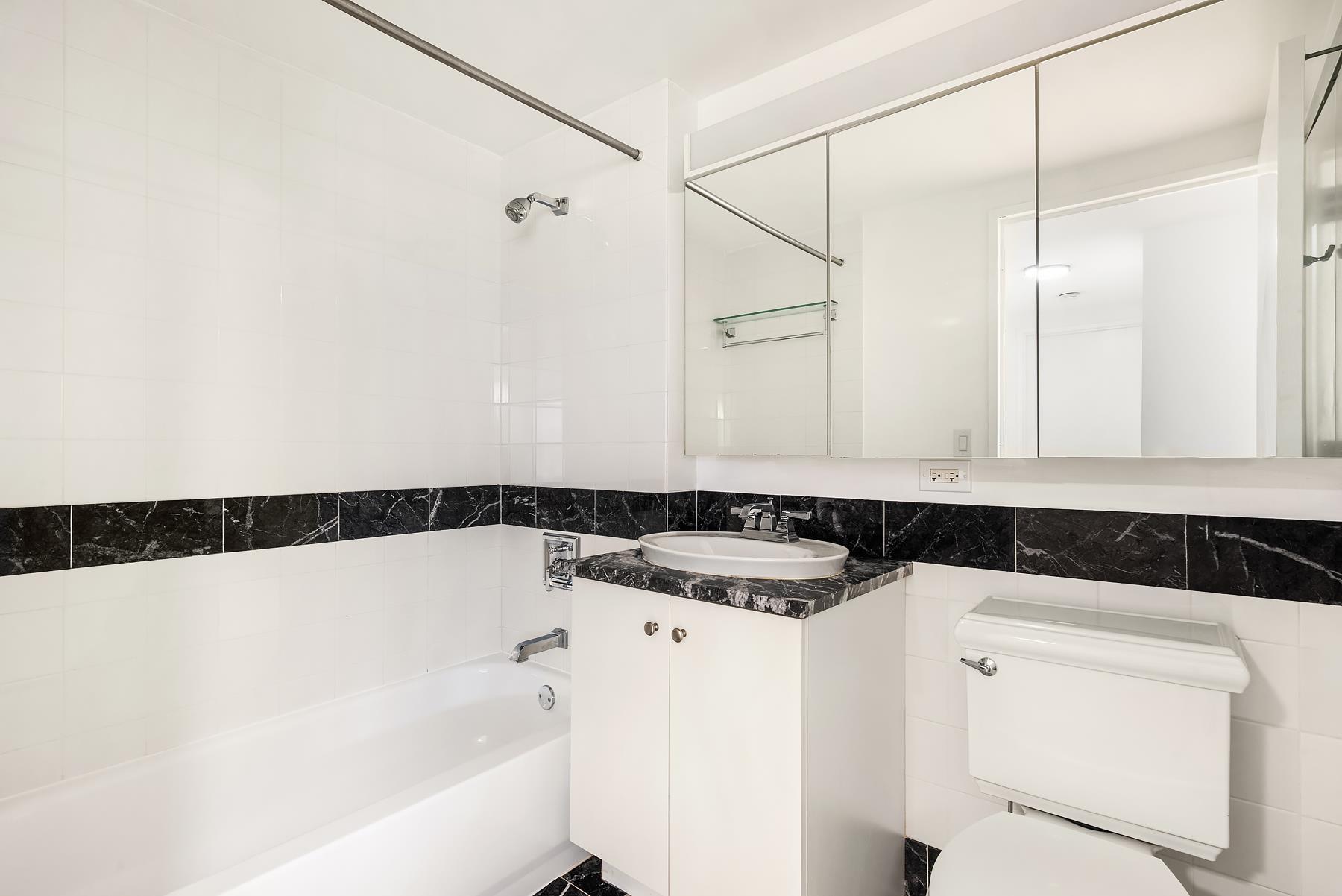 425 Main Street, Unit 4E Manhattan, NY 10044 - Photo 9 of 9