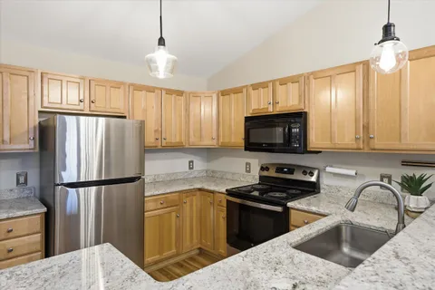 $314,900 | 2050 Pine Ridge Court, Unit D, Grafton, WI 53024