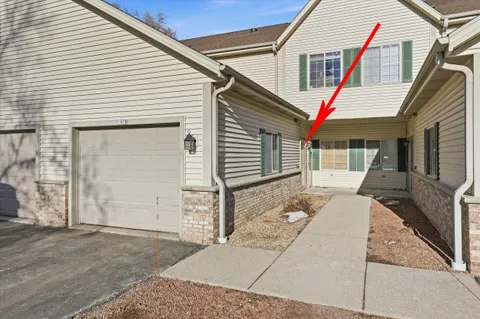 $314,900 | 2050 Pine Ridge Court, Unit D, Grafton, WI 53024