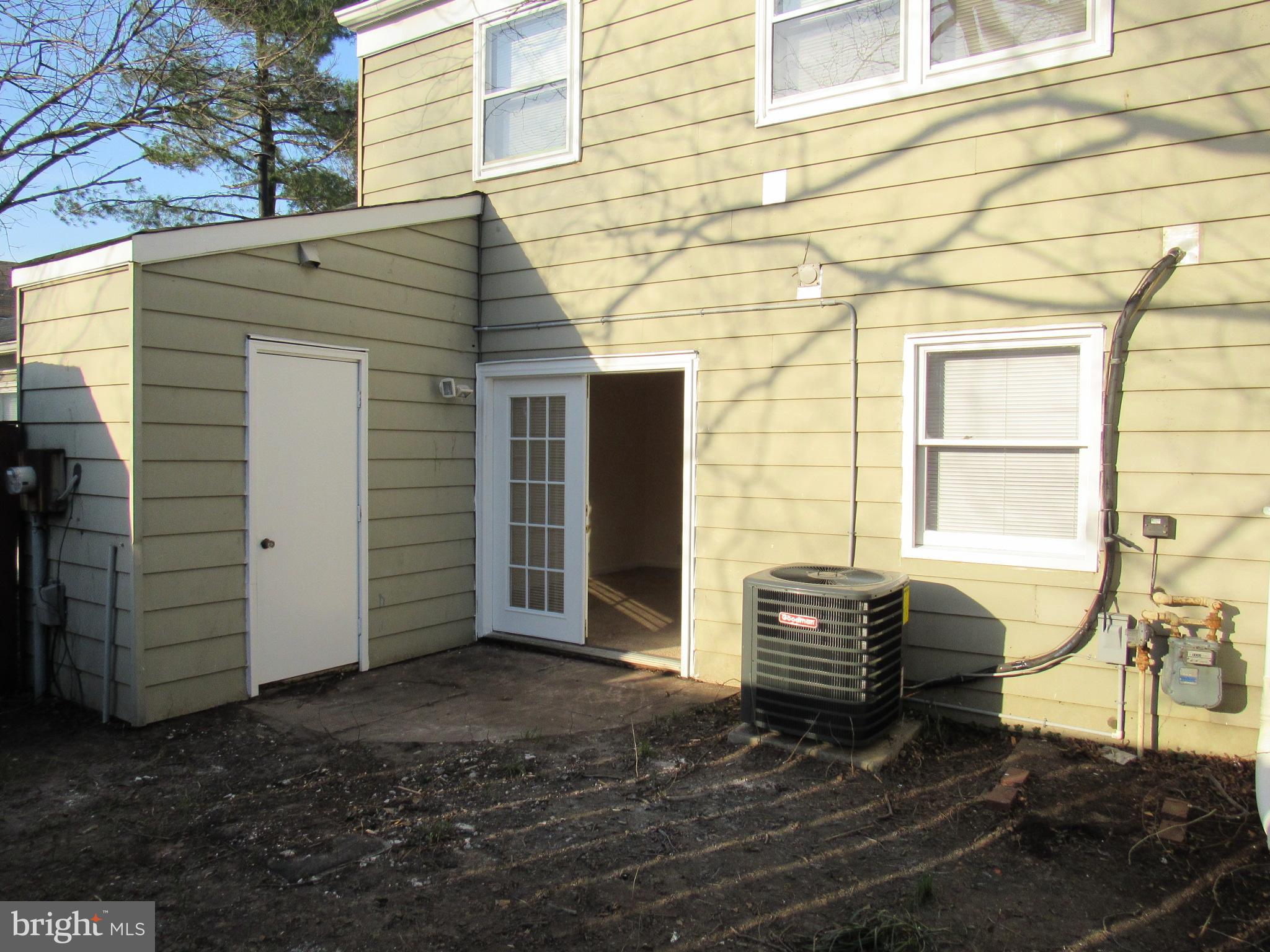 12177 Dove Circle Laurel, MD 20708 - Photo 15 of 27 Exterior (Rear)