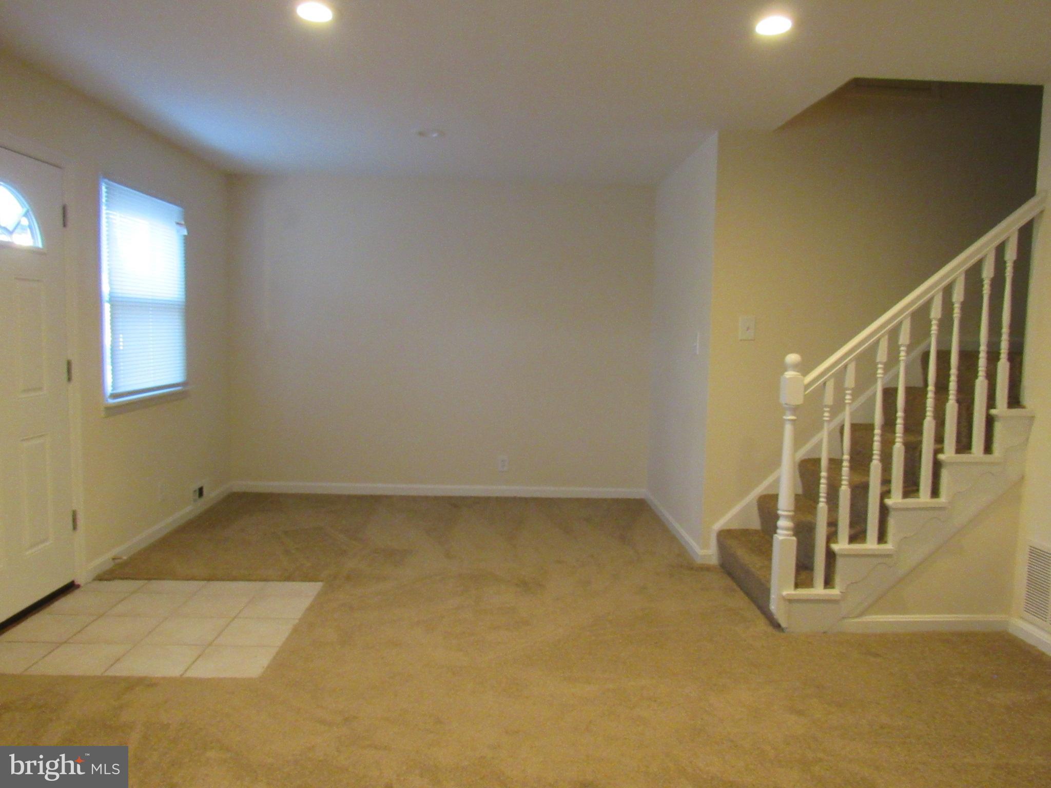 12177 Dove Circle Laurel, MD 20708 - Photo 3 of 27 Living Room