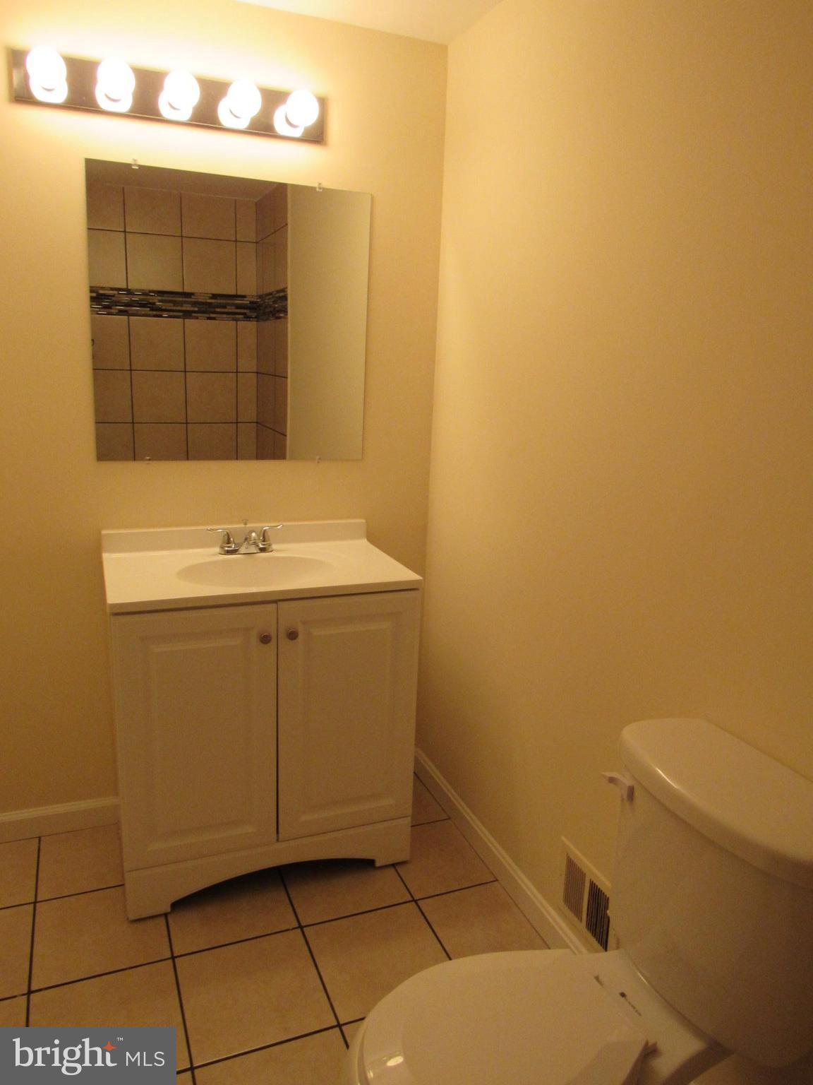 12177 Dove Circle Laurel, MD 20708 - Photo 21 of 27 Hall Bath