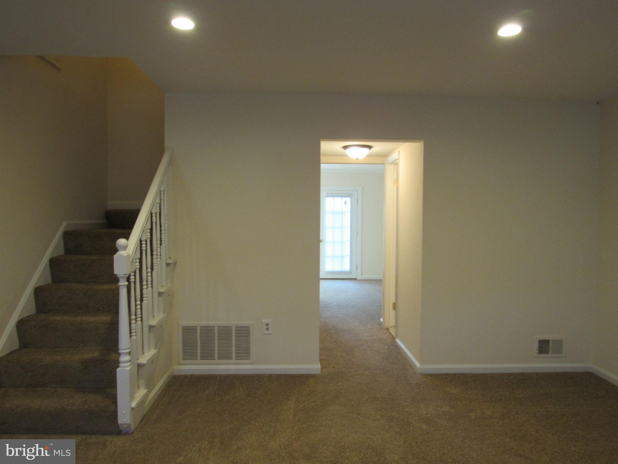 12177 Dove Circle Laurel, MD 20708 - Photo 4 of 27 Living Room