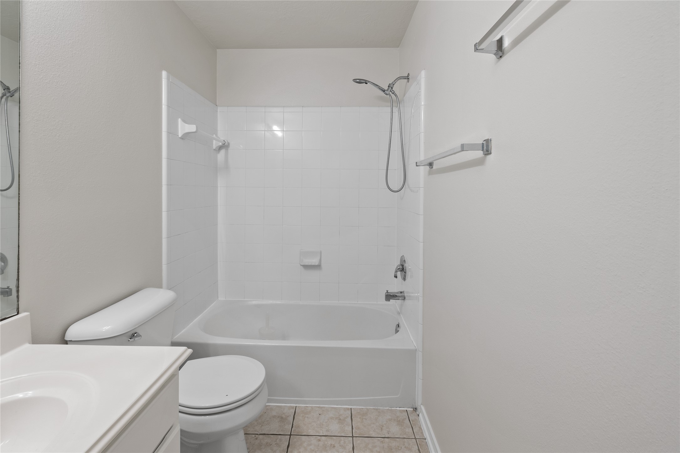 107 West Burberry Circle The Woodlands, TX 77384 - Photo 22 of 28 a bathroom with a bathtub toilet and sink