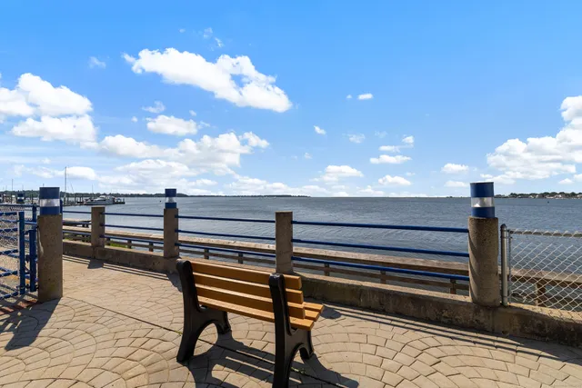 $398,000 | 117 Harbour Close, Unit C117, New Haven, CT 06519