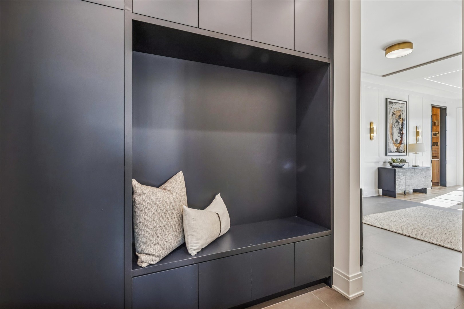 377 Prairie Avenue Elmhurst, IL 60126 - Photo 52 of 64 a living room with furniture