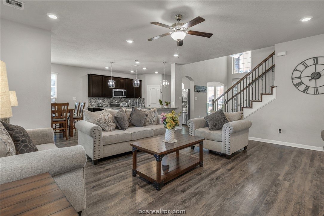 2000 Viva Road Bryan, TX 77807 - Photo 3 of 34 Gallery Image 3