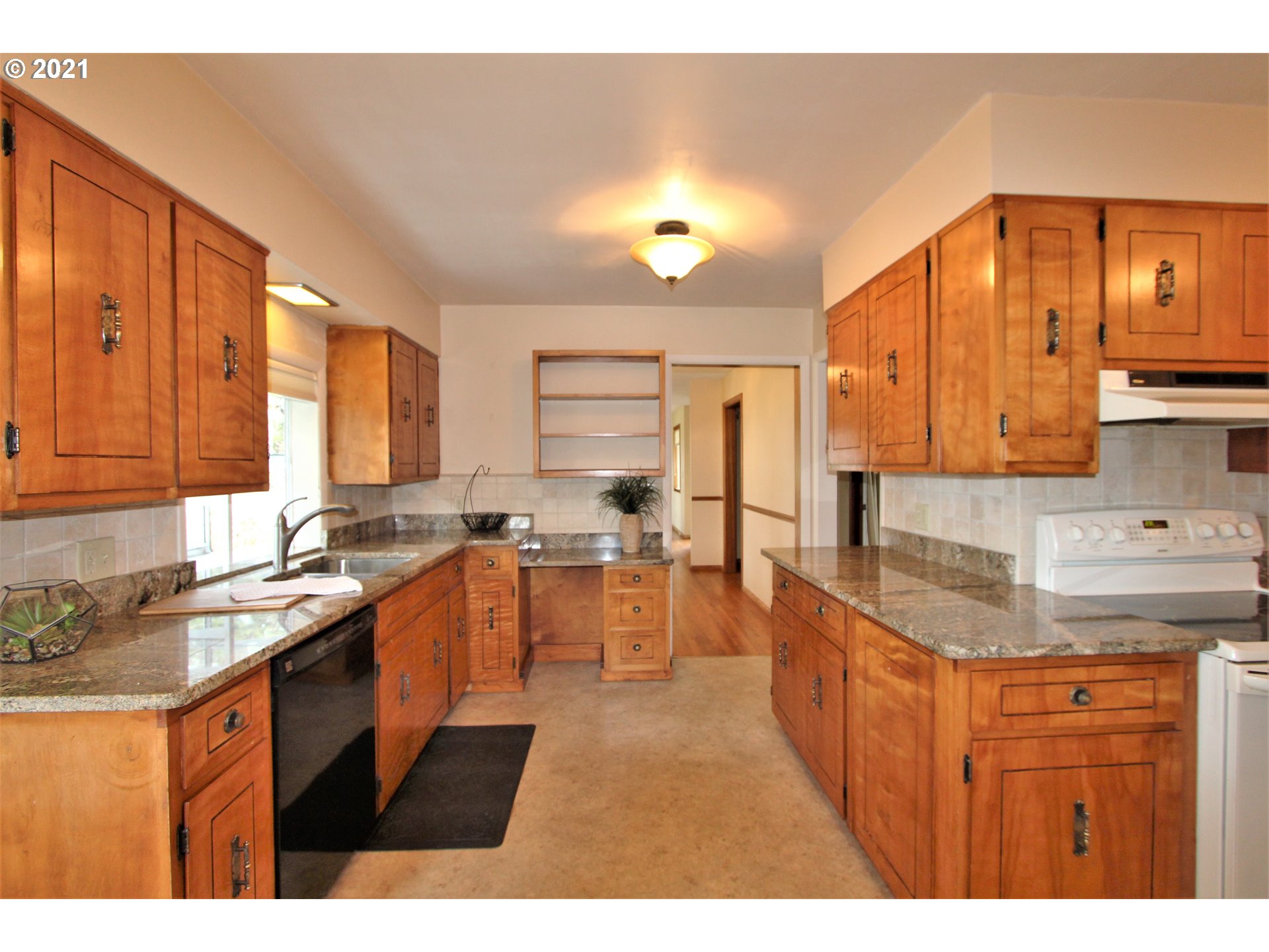 415 4th Street Southwest Bandon, OR 97411 - Photo 11 of 23 Gallery Image 11