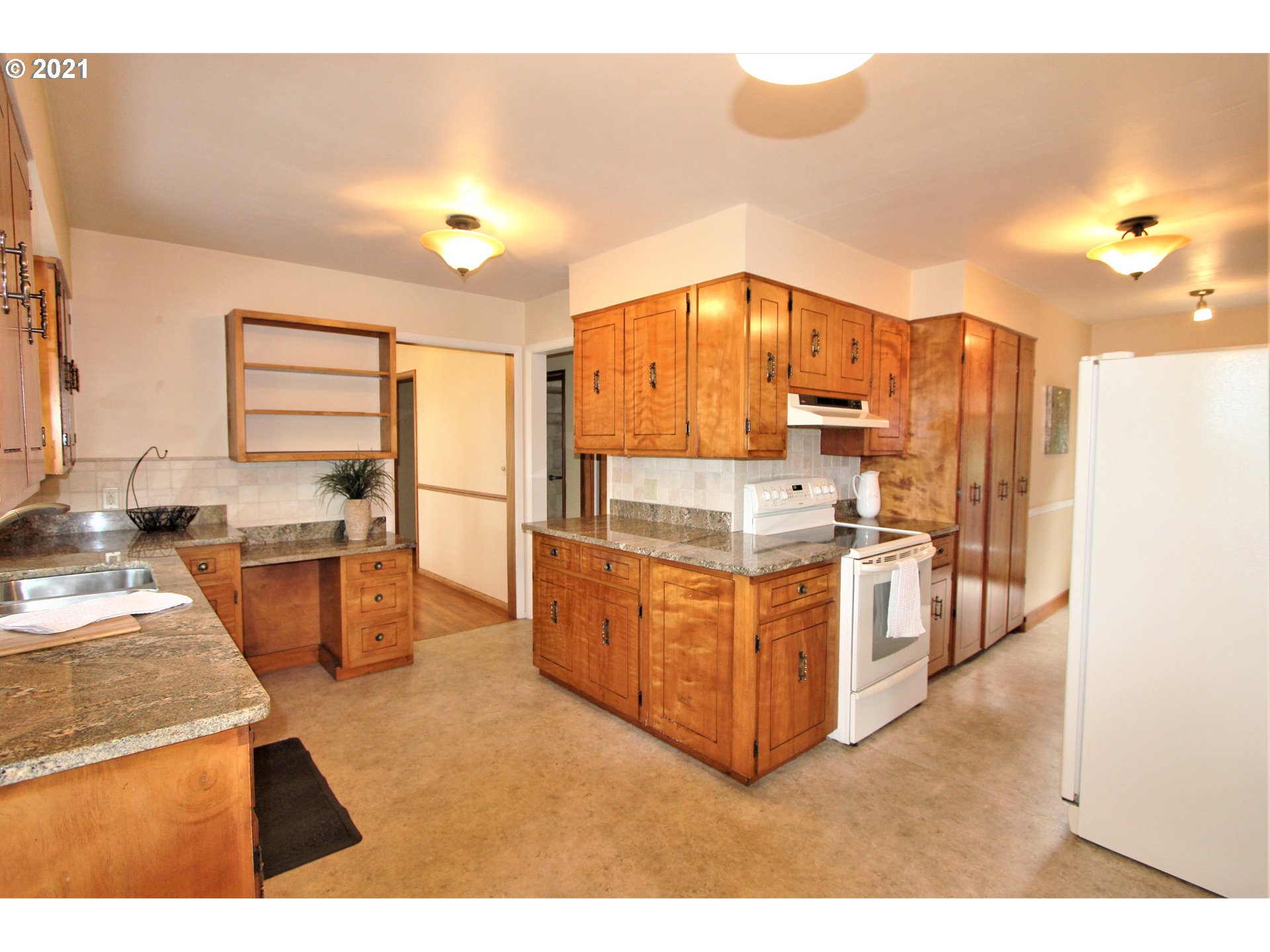 415 4th Street Southwest Bandon, OR 97411 - Photo 12 of 23 Gallery Image 12