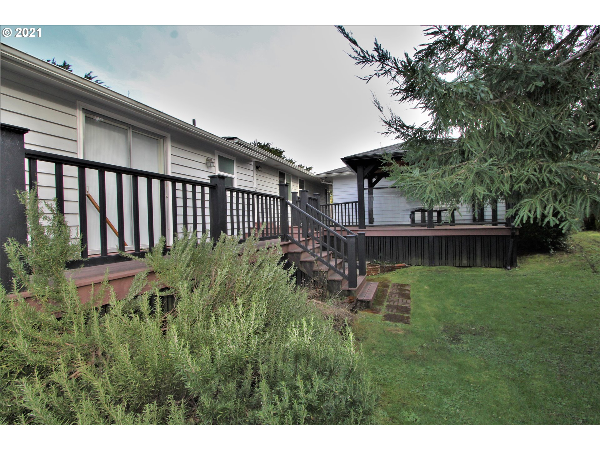 415 4th Street Southwest Bandon, OR 97411 - Photo 3 of 23 Gallery Image 3
