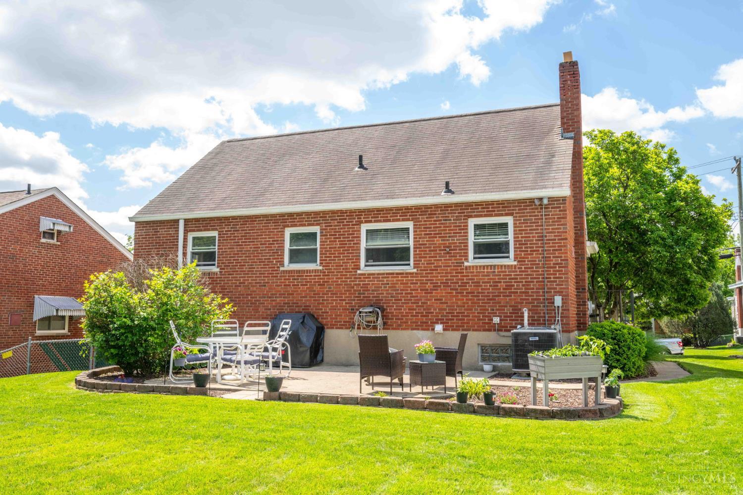 5542 Lawrence Road Cincinnati, OH 45248 - Photo 9 of 32