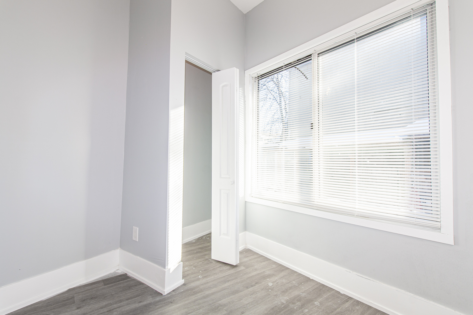 2659 West Homer Street, Unit 1F Chicago, IL 60647 - Photo 10 of 14 a view of an empty room with wooden floor and a window