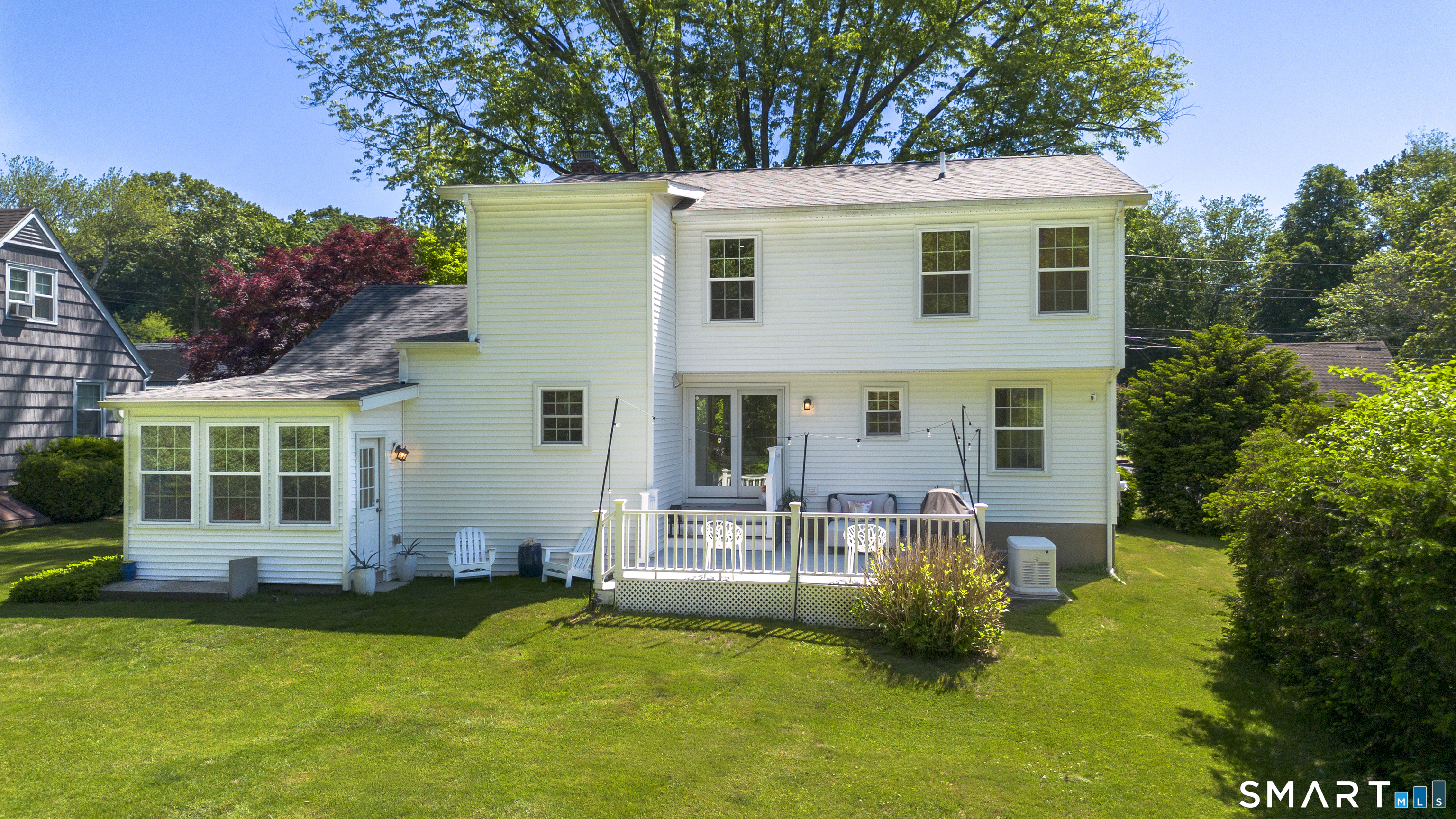 34 Robinwood Road Trumbull, CT 06611 - Photo 2 of 39