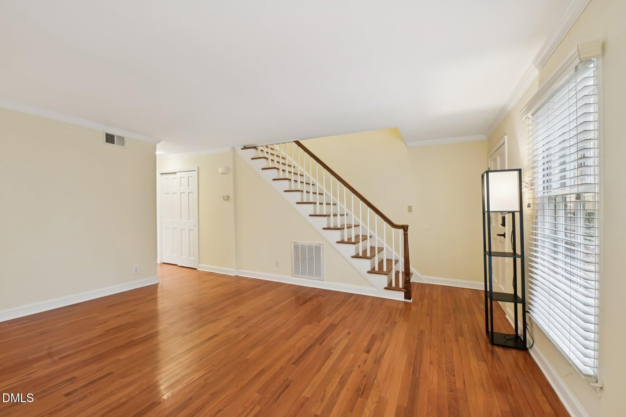 7-web-or-mls-Smith Ave 5-S2102-007