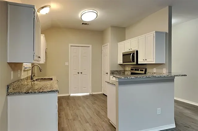 $2,400 | 2149 Arbor Creek Drive, Carrollton, TX 75010