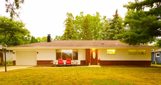 $550,000 | 808 Bridle Lane, Wheaton, IL 60187