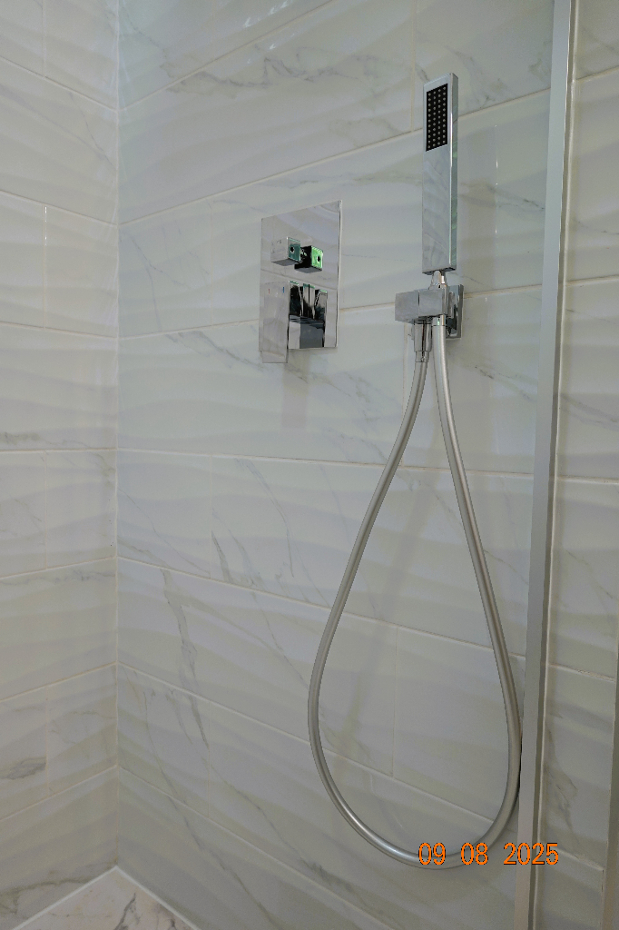 808 Bridle Lane Wheaton, IL 60187 - Photo 13 of 22 a picture of a bathroom