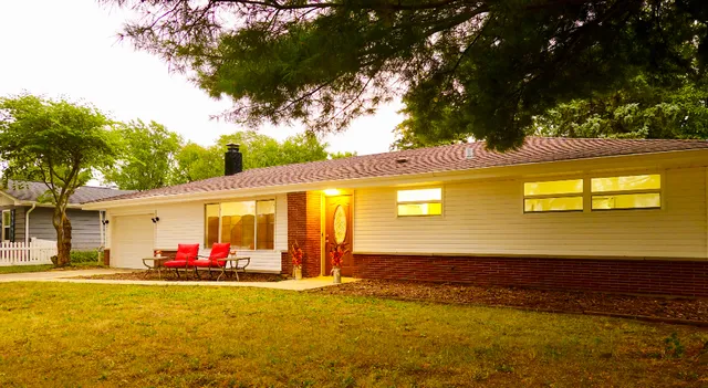 $550,000 | 808 Bridle Lane, Wheaton, IL 60187