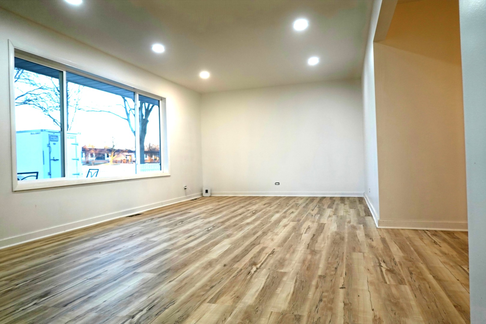 808 Bridle Lane Wheaton, IL 60187 - Photo 4 of 25