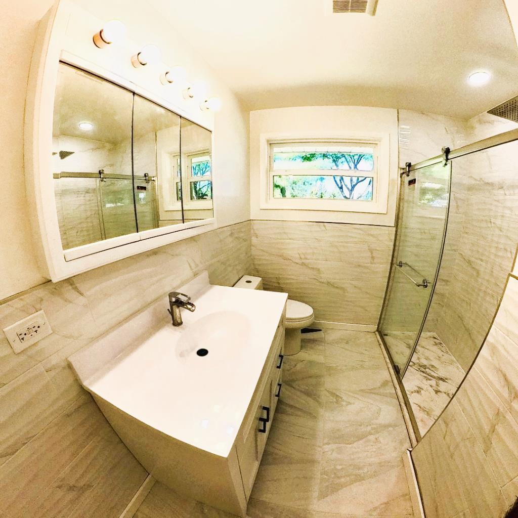 808 Bridle Lane Wheaton, IL 60187 - Photo 10 of 22 a bathroom with a sink and a bathtub