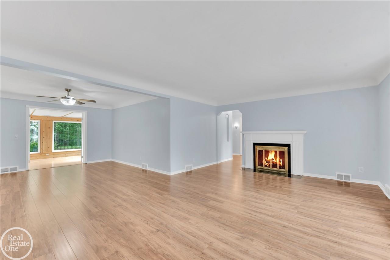 860 Shoreham Road Grosse Pointe Woods, MI 48236 - Photo 3 of 43