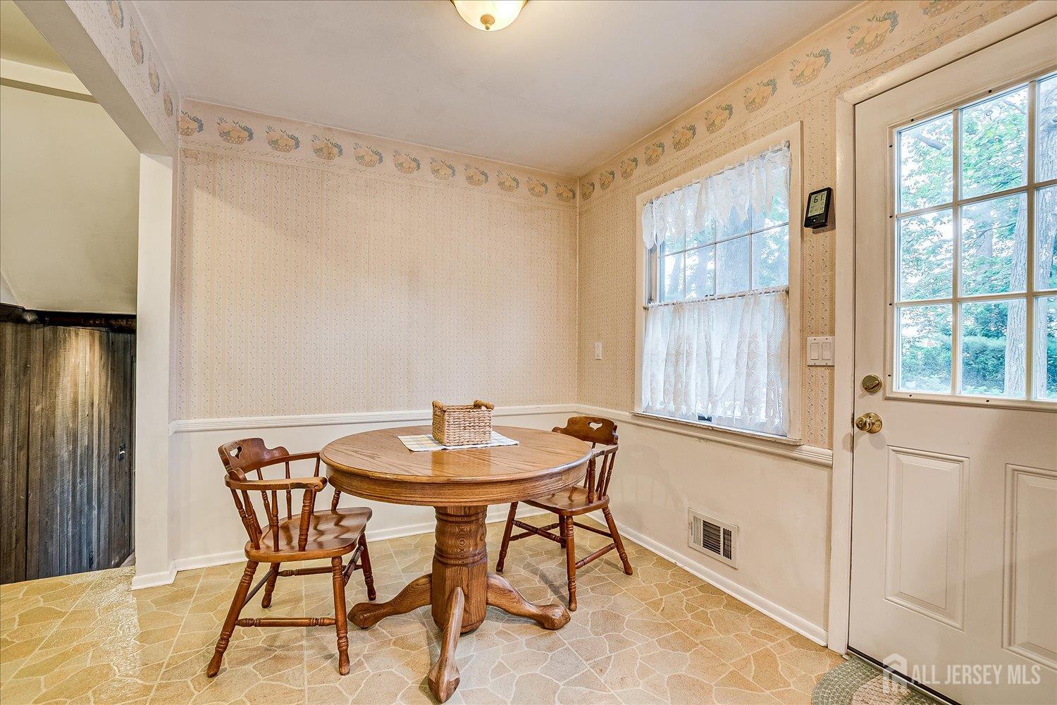 4 Bodnarik Road Edison, NJ 08837 - Photo 19 of 41 a dining room with furniture and window