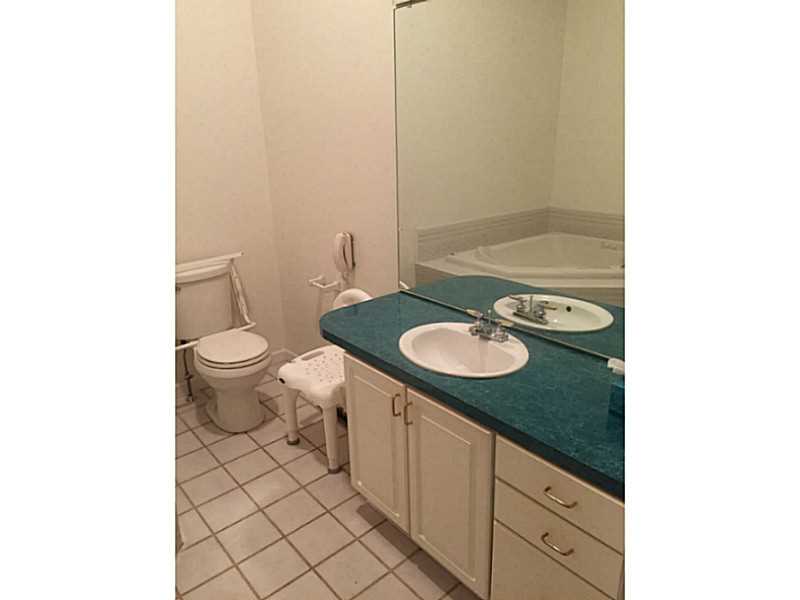 306 Dean Ridge Court, Unit 306 Cranston, RI 02920 - Photo 8 of 19 Bathroom.