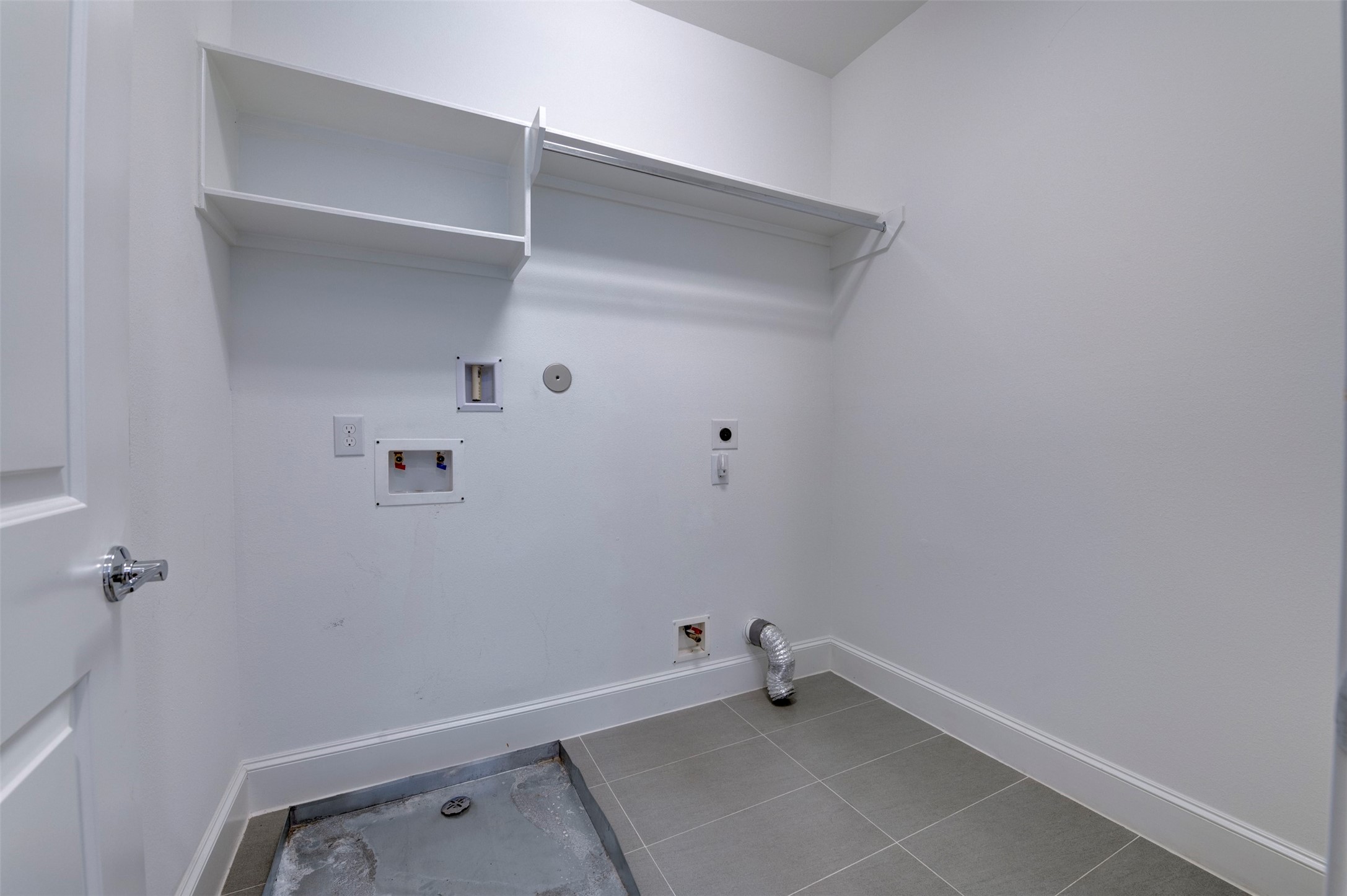 4947 Rusk Street Houston, TX 77023 - Photo 30 of 40 Second floor utility room