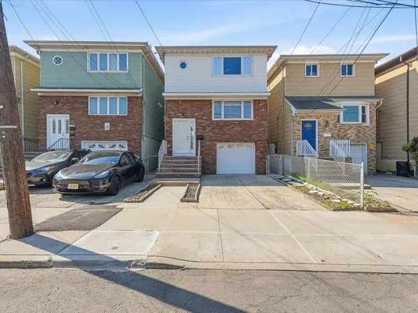 $2,500 | 119 Bergen Street, Unit 2, Harrison, NJ 07029