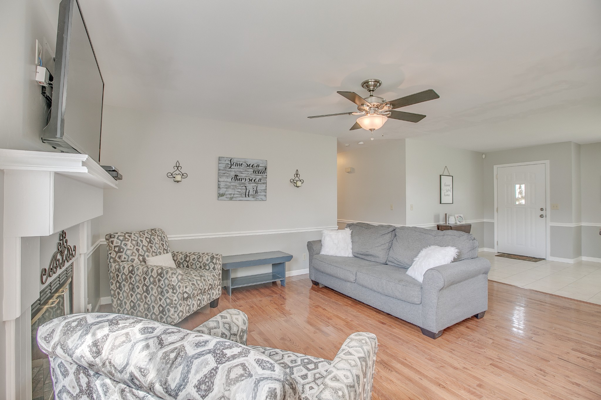 7953 Franklin Road Murfreesboro, TN 37128 - Photo 4 of 26 a living room with furniture and a ceiling fan