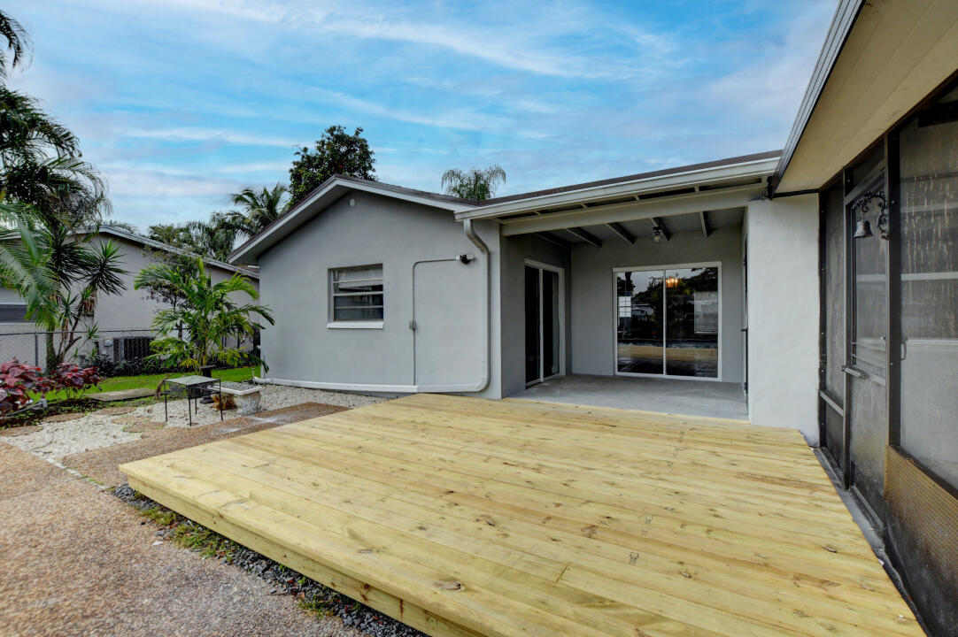 22778 Southwest 65th Way Boca Raton, FL 33428 - Photo 30 of 35 30