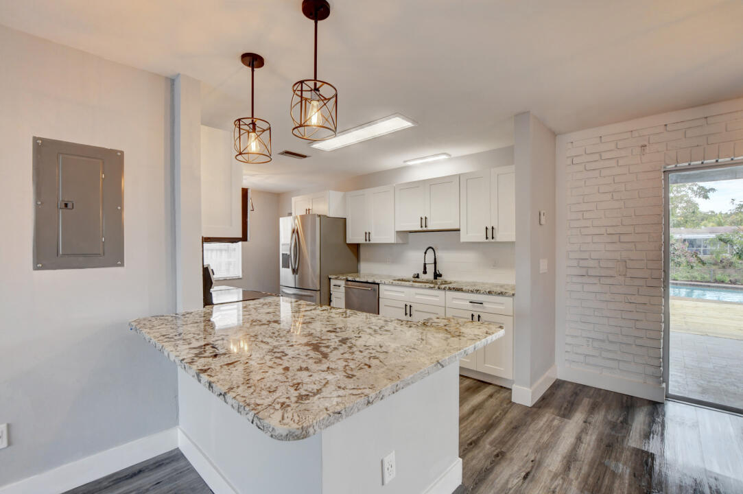 22778 Southwest 65th Way Boca Raton, FL 33428 - Photo 8 of 35 8