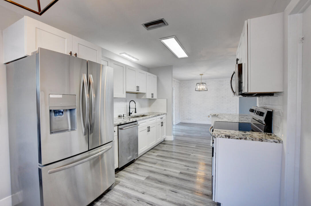 22778 Southwest 65th Way Boca Raton, FL 33428 - Photo 10 of 35 10