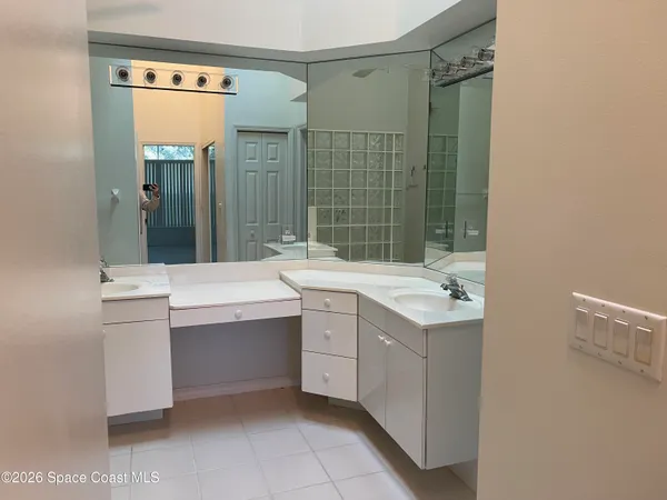 $2,700 | 729 Kenwood Circle, Melbourne, FL 32940