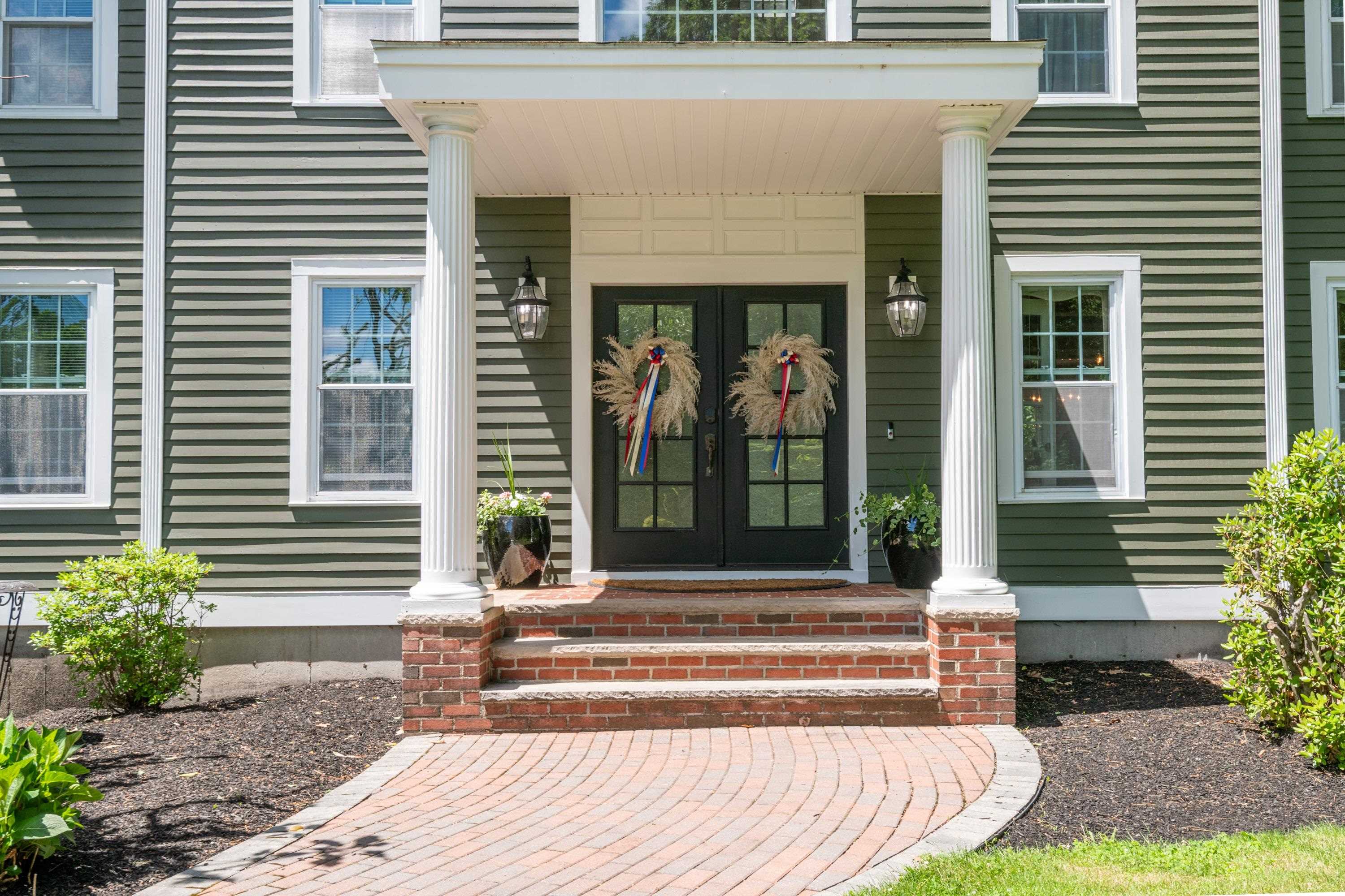 8 Coventry Lane Derry, NH 03038 - Photo 4 of 60