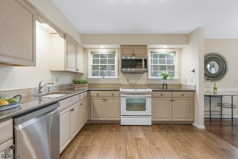 11 Hampton Court Bernards, NJ 07920 - Photo 6 of 30