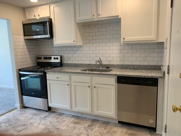 $2,000 | 9 Dyer Court, Unit C, Danvers, MA 01923