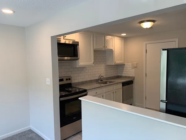 $2,000 | 9 Dyer Court, Unit C, Danvers, MA 01923
