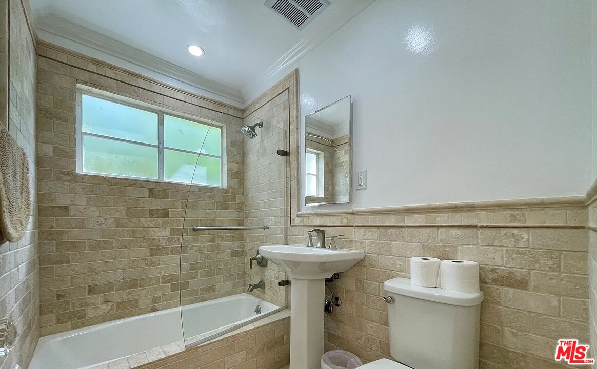1212 10th Street, Unit 2 Santa Monica, CA 90401 - Photo 5 of 29 a bathroom with a sink toilet and shower