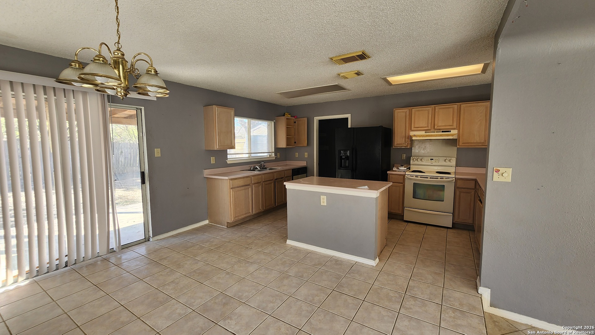 8206 Talkenhorn Converse, TX 78109 - Photo 5 of 13