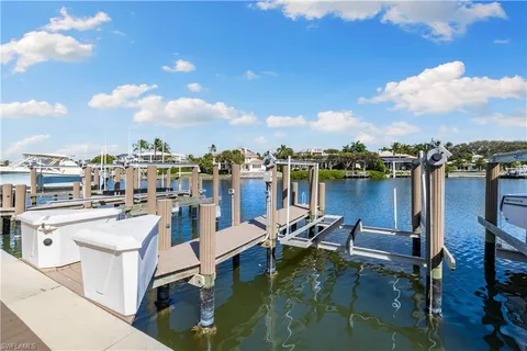 $3,700,000 | 1400 Gulf Shore Boulevard North, Unit 201, Naples, FL 34102