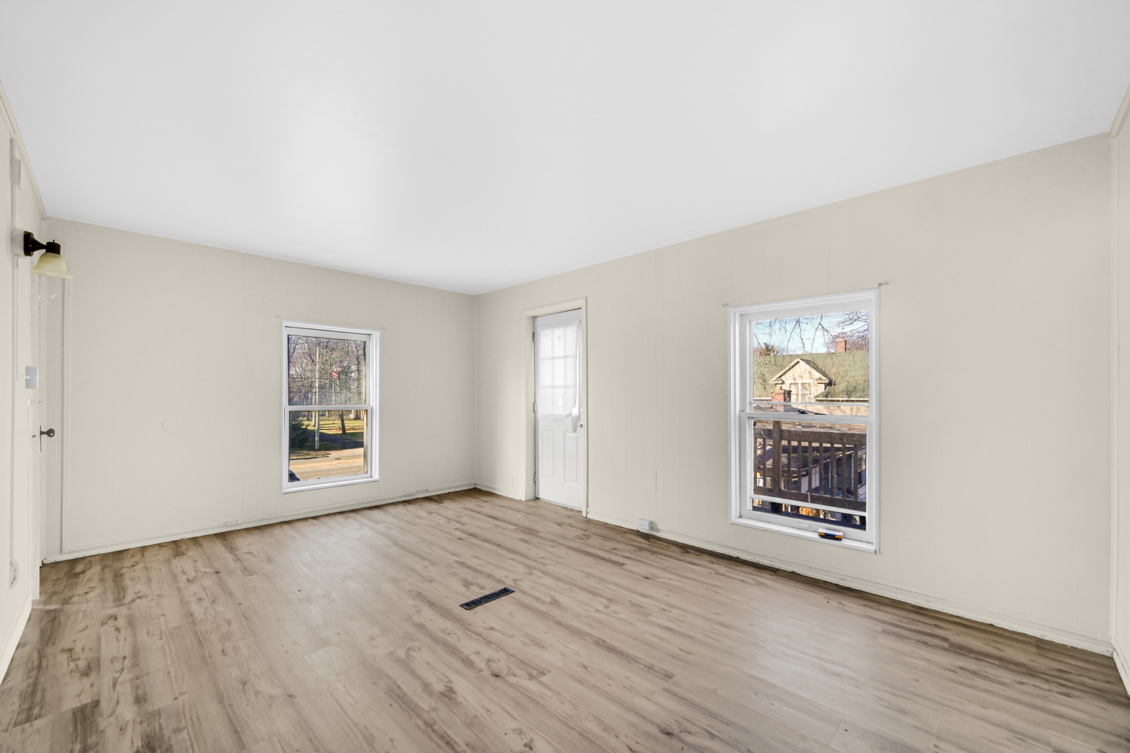 15409 Joliet Road Plainfield, IL 60544 - Photo 13 of 32 an empty room with windows and closet