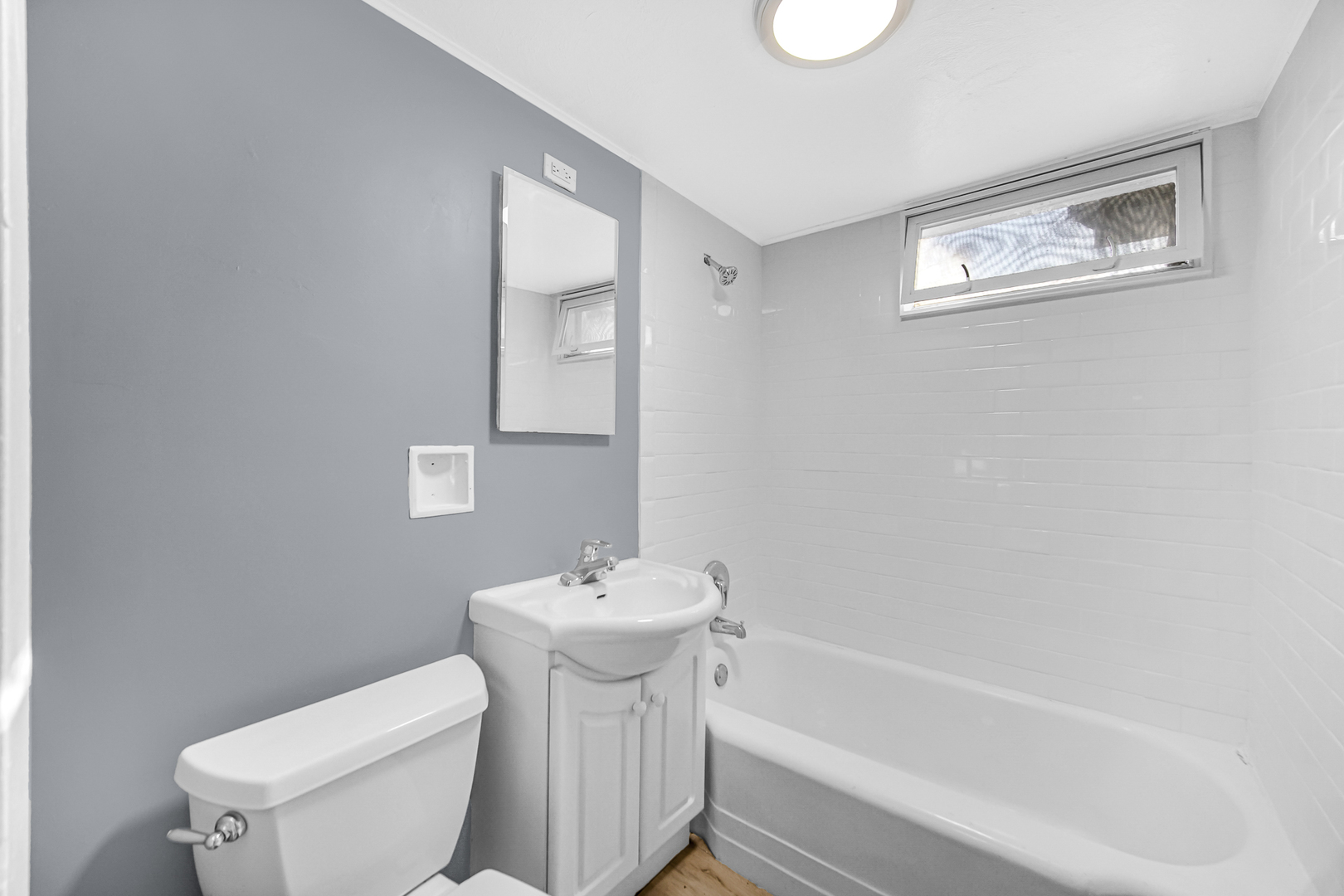 15409 Joliet Road Plainfield, IL 60544 - Photo 14 of 32 a bathroom with a sink toilet and bathtub
