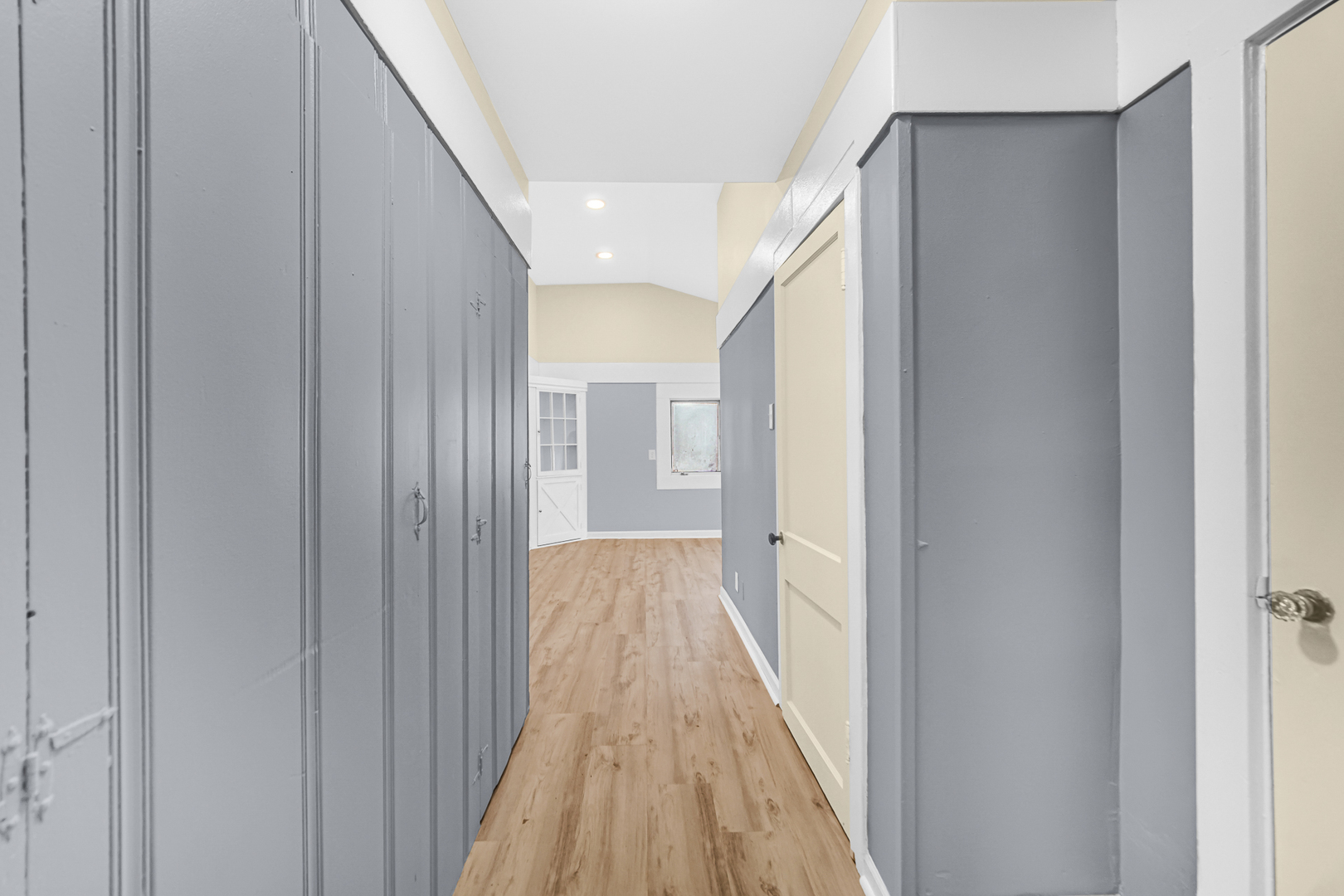 15409 Joliet Road Plainfield, IL 60544 - Photo 26 of 32 a view of a hallway with wooden floor